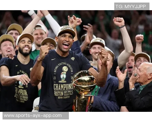 巴特勒盛赞霍福德高篮球智商称与其并肩作战令人愉快