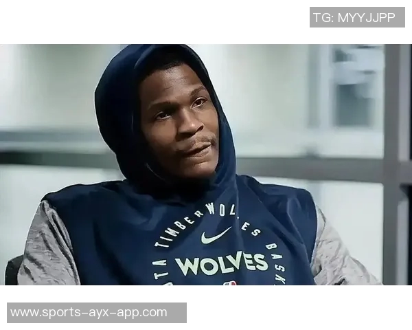 爱德华兹重返亚特兰大客场比赛祖父身穿森林狼装备全力支持