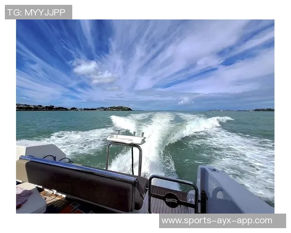 拉什福德分享海钓乐趣笑容灿烂展现多彩业余生活